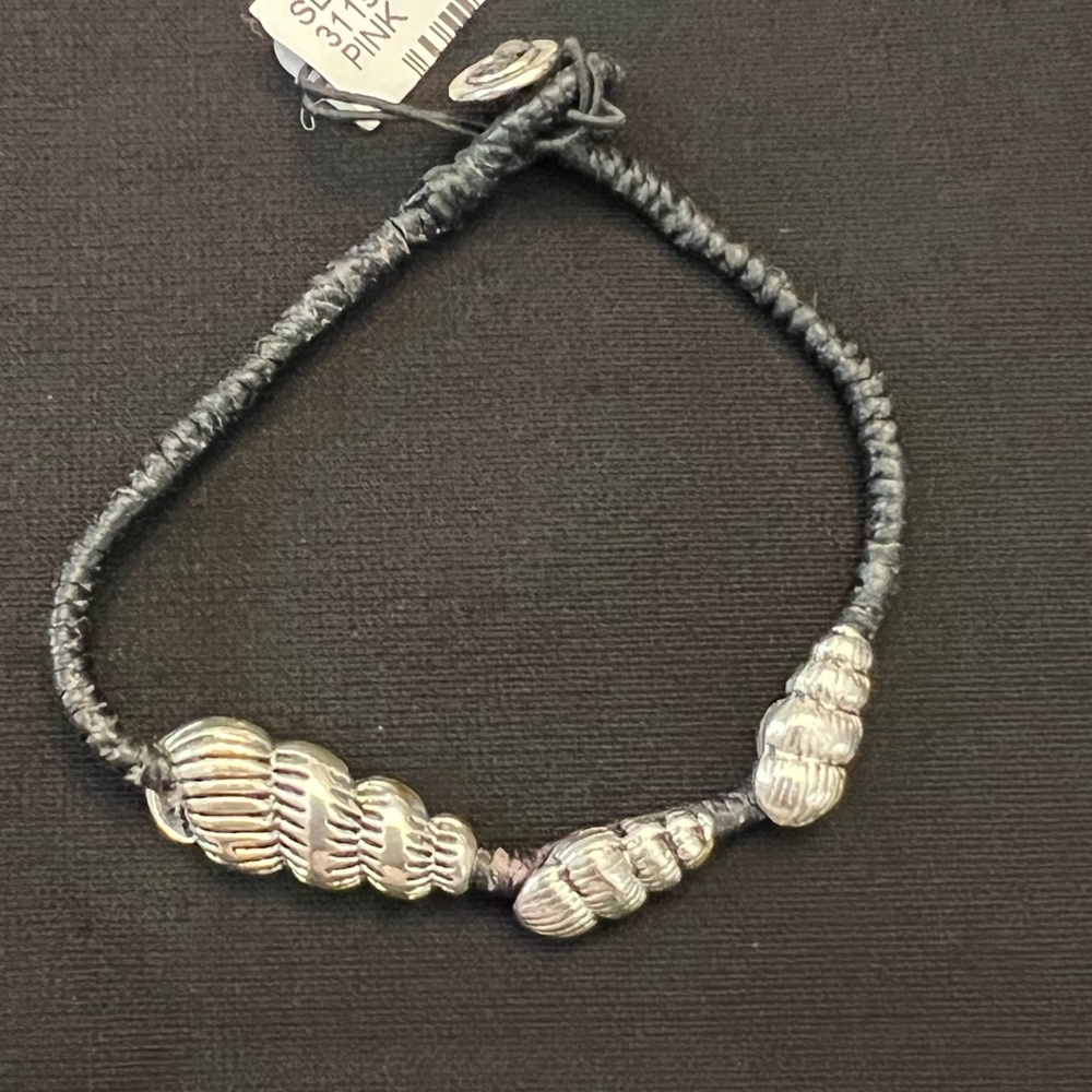 NWT Minimal jewelry silver and black sea shell bracelet